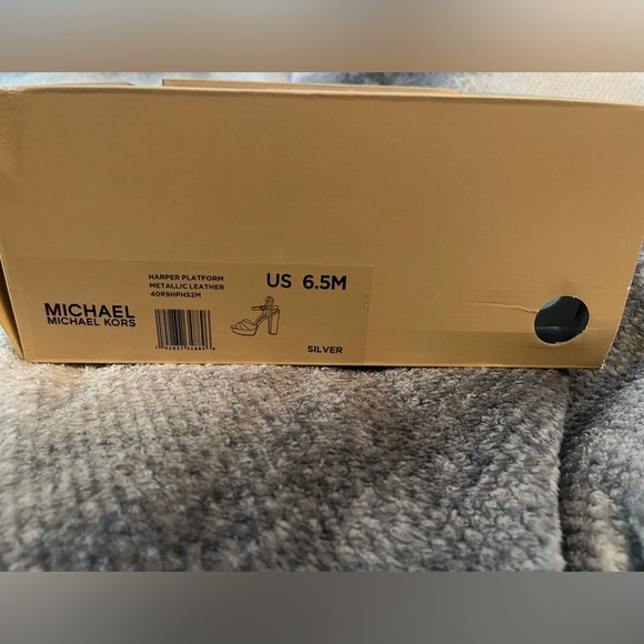 MICHAEL Michael Kors Harper Platform Sandal - Metallic Silver, Size 6.5 - Picture 11 of 12